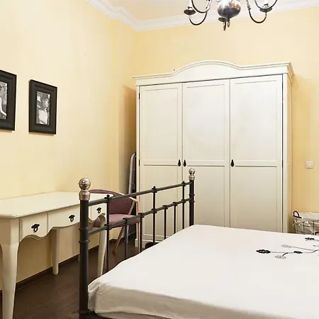 Baratero City Corner Apartment